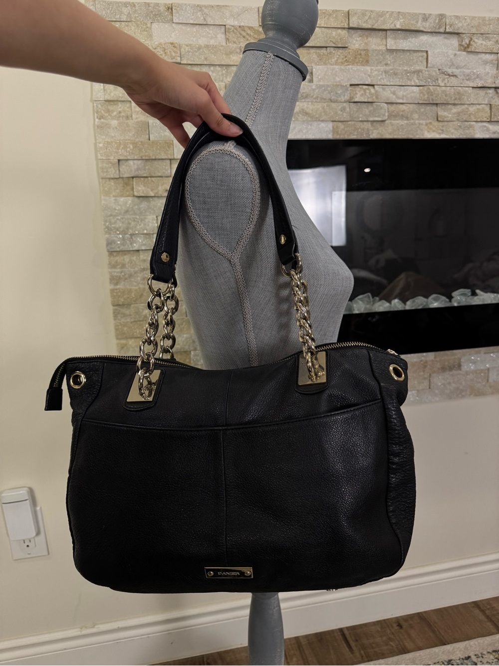 Danier Black Leather Shoulder Bag with Gold Chains - Picture 7 of 13